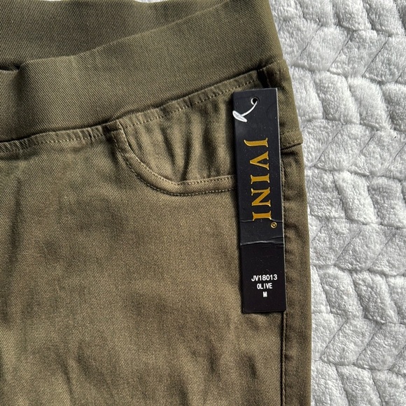 JVINI Olive Skinny Pants with Pocket Detail - Picture 2 of 7